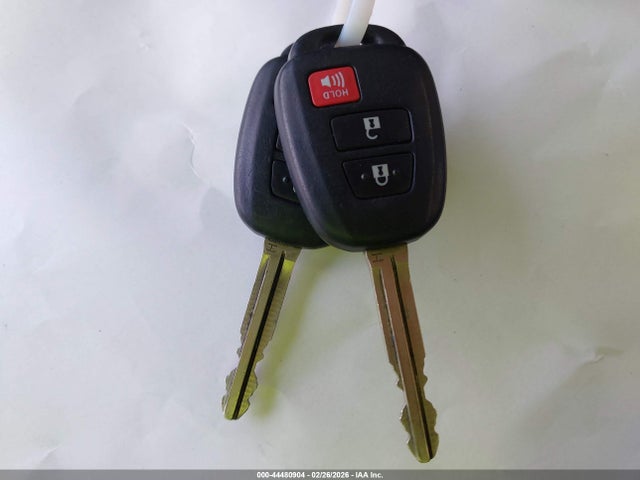JTMBFREV0JJ734326 Toyota RAV4 LE