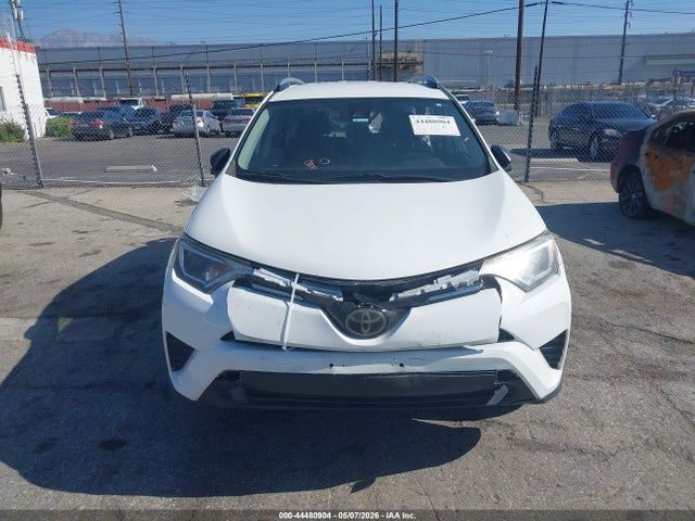 JTMBFREV0JJ734326 Toyota RAV4 LE