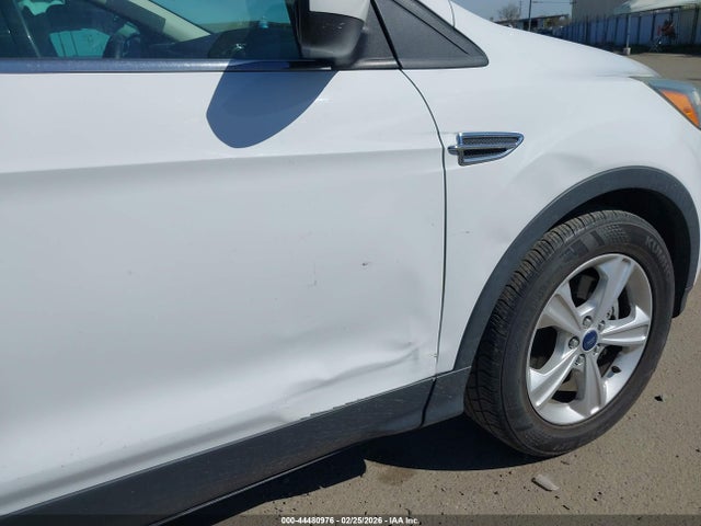 1FMCU0G9XFUA52996 Ford ESCAPE SE