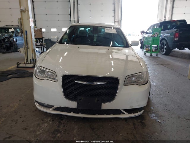 Продажа на аукционе авто 2015 Chrysler 300 Touring, vin: 2C3CCAAG6FH832716, номер лота: 44481017