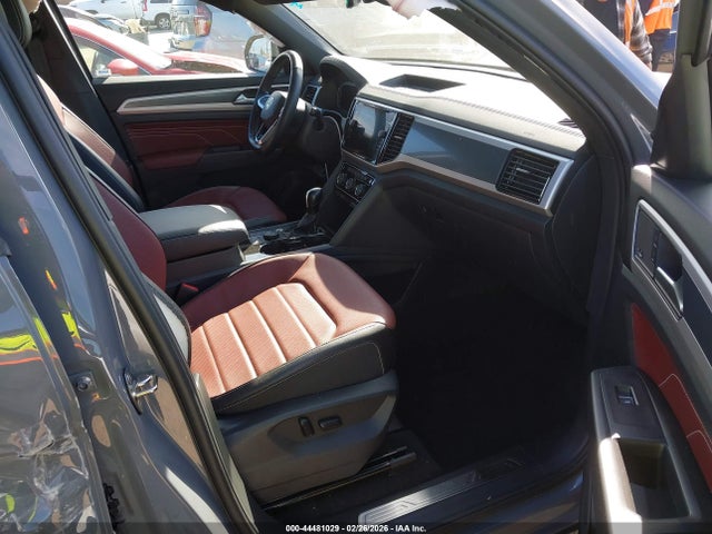 1V2FE2CA7NC215715 Volkswagen Atlas Cross Sport 3.6l V6 Sel Premium R-line