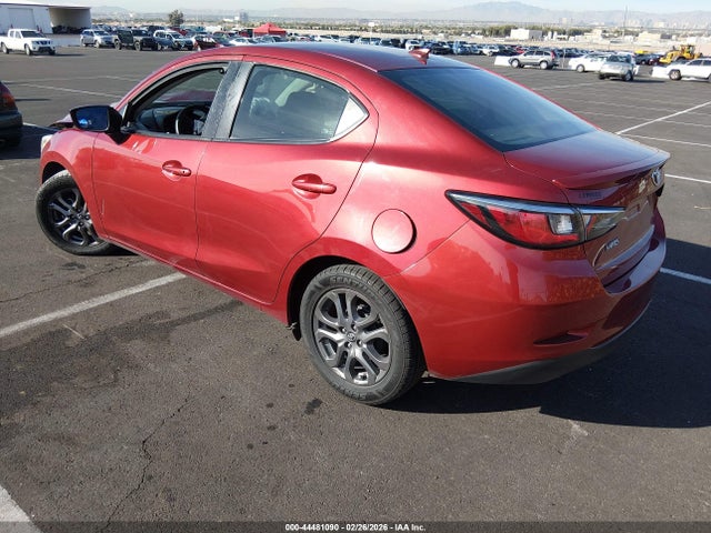 3MYDLBYV6KY501599 Toyota YARIS LE