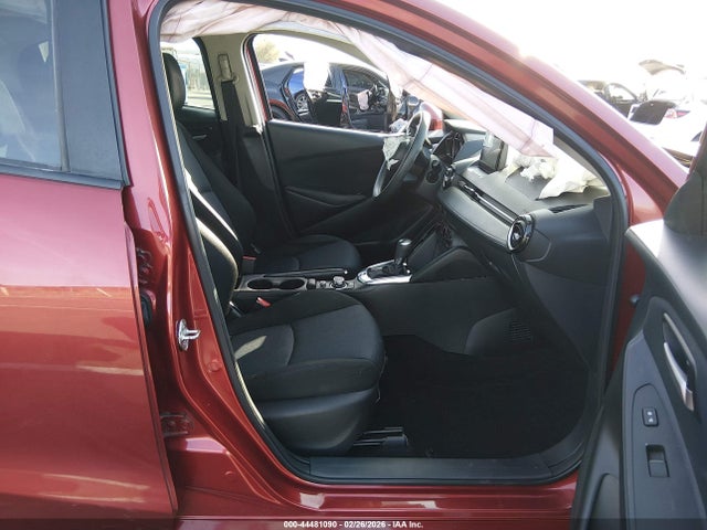 3MYDLBYV6KY501599 Toyota YARIS LE
