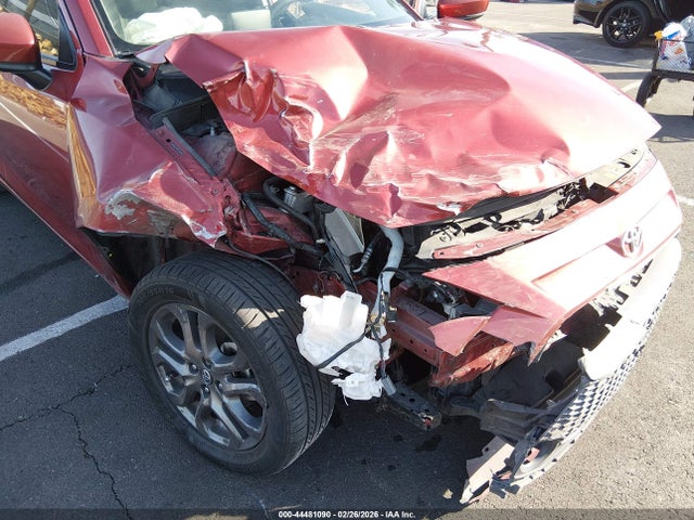 3MYDLBYV6KY501599 Toyota YARIS LE