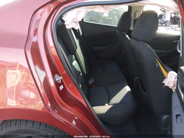 3MYDLBYV6KY501599 Toyota YARIS LE