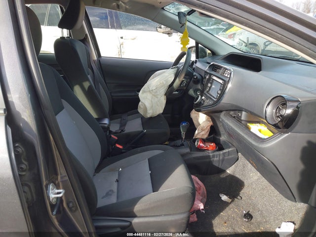 JTDKDTB31J1602634 Toyota Prius C Two
