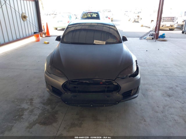 44481229 :رقم المزاد ، 5YJSA1CPXDFP26752 vin ، 2013 Tesla Model S Performance مزاد بيع