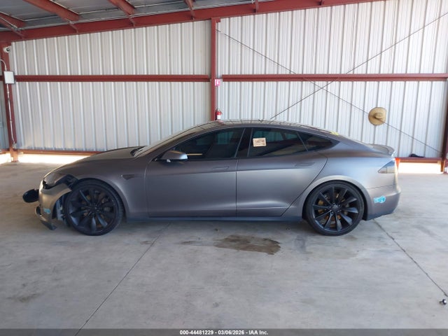 44481229 :رقم المزاد ، 5YJSA1CPXDFP26752 vin ، 2013 Tesla Model S Performance مزاد بيع