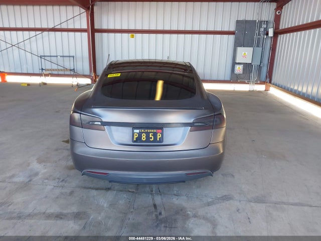 44481229 :رقم المزاد ، 5YJSA1CPXDFP26752 vin ، 2013 Tesla Model S Performance مزاد بيع