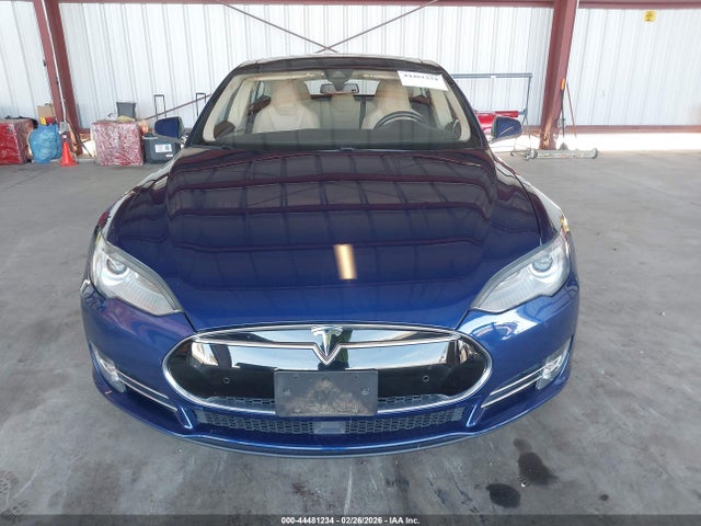 2015 Tesla Model S 70d/85d/p85d მანქანა იყიდება აუქციონზე, vin: 5YJSA1S27FF085312, აუქციონის ნომერი: 44481234
