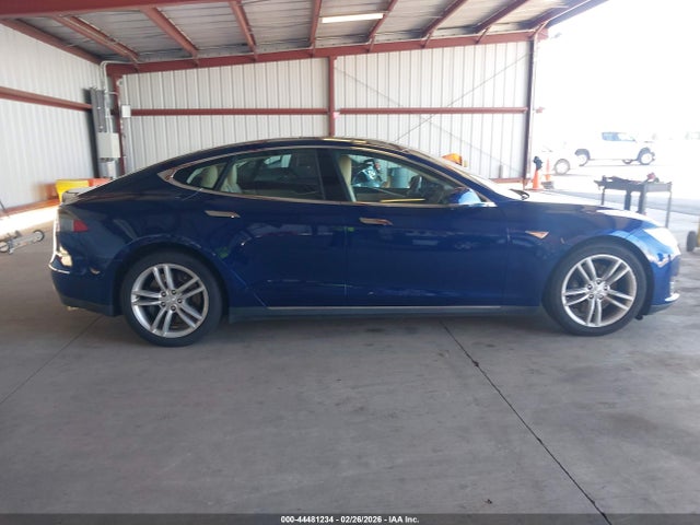2015 Tesla Model S 70d/85d/p85d მანქანა იყიდება აუქციონზე, vin: 5YJSA1S27FF085312, აუქციონის ნომერი: 44481234