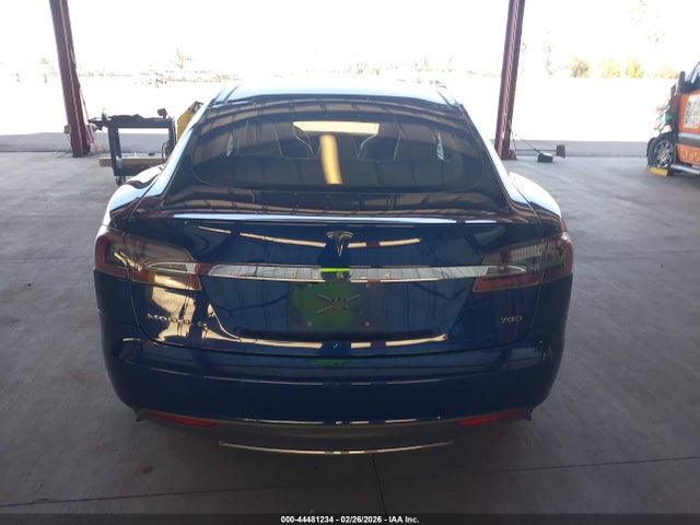 2015 Tesla Model S 70d/85d/p85d მანქანა იყიდება აუქციონზე, vin: 5YJSA1S27FF085312, აუქციონის ნომერი: 44481234