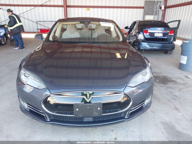44481247 :رقم المزاد ، 5YJSA1H17FF081775 vin ، 2015 Tesla Model S 60/70/85 مزاد بيع