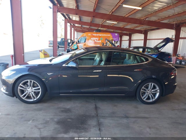 44481247 :رقم المزاد ، 5YJSA1H17FF081775 vin ، 2015 Tesla Model S 60/70/85 مزاد بيع