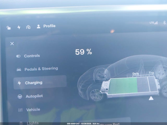 44481247 :رقم المزاد ، 5YJSA1H17FF081775 vin ، 2015 Tesla Model S 60/70/85 مزاد بيع