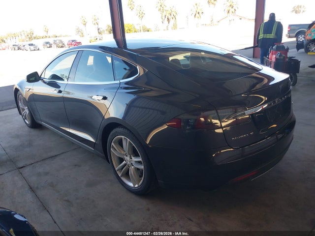 2015 TESLA MODEL S 5YJSA1H17FF081775 Photo 2