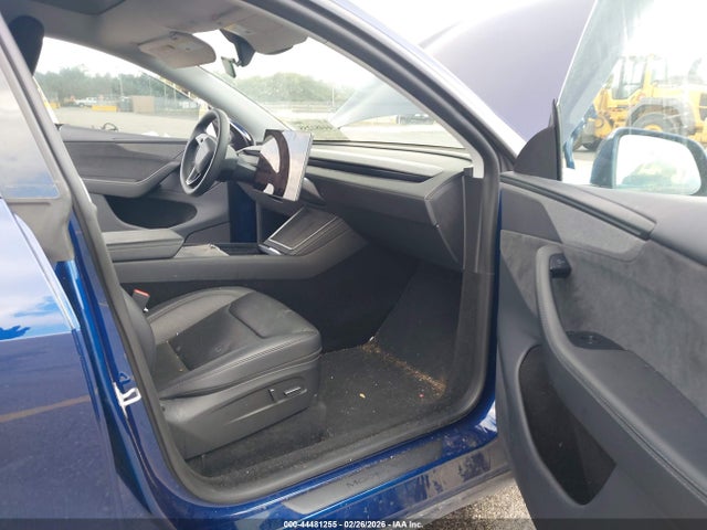 2026 TESLA MODEL Y 7SAYGDED3TA426515 Photo 4