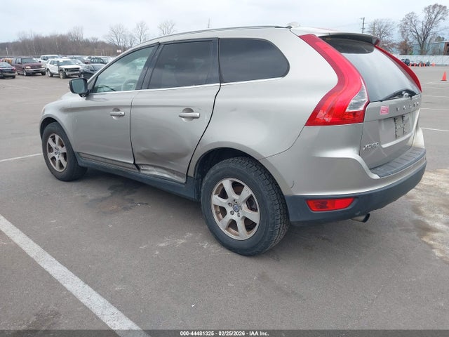2011 VOLVO XC60 YV4952DL5B2200627 Photo 2