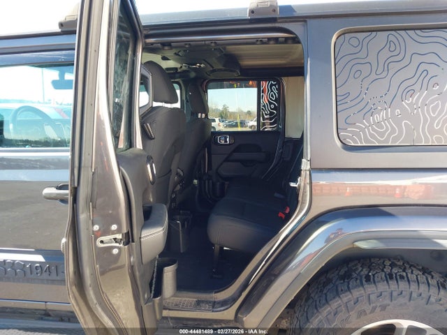 1C4HJXEN9KW688352 Jeep Wrangler Unlimited Sahara 4x4