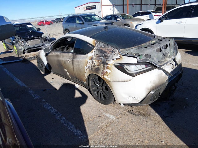 2015 HYUNDAI GENESIS KMHHU6KJ7FU121962 Photo 2