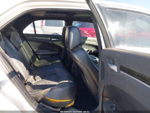 44481573 :رقم المزاد ، 2C3CA6CT2BH613873 vin ، 2011 Chrysler 300c مزاد بيع