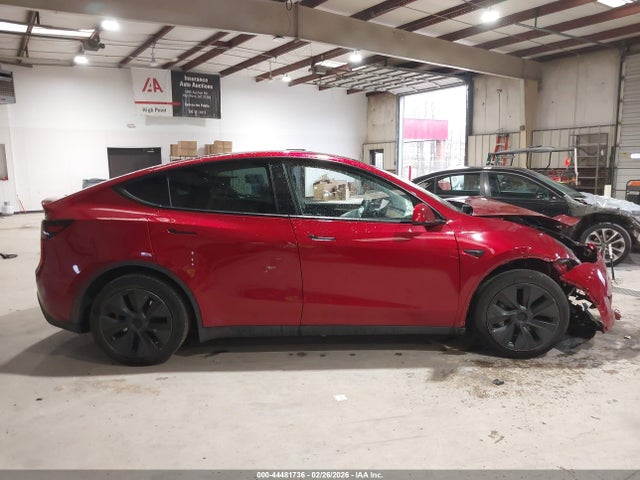 2024 Tesla Model Y Long Range Dual Motor All-wheel Drive მანქანა იყიდება აუქციონზე, vin: 7SAYGAEE4RF194302, აუქციონის ნომერი: 44481736