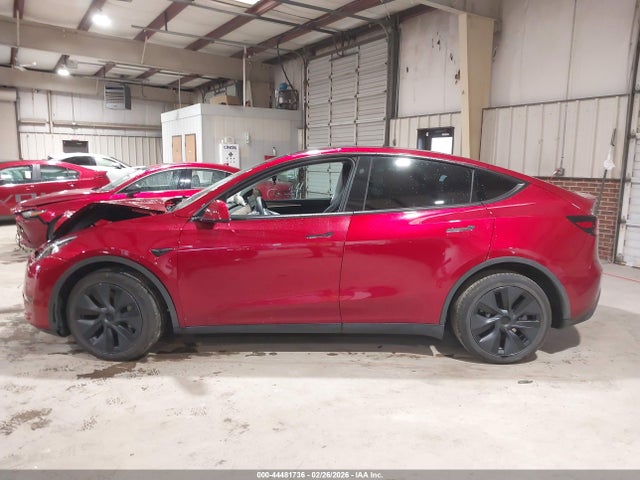 2024 Tesla Model Y Long Range Dual Motor All-wheel Drive მანქანა იყიდება აუქციონზე, vin: 7SAYGAEE4RF194302, აუქციონის ნომერი: 44481736