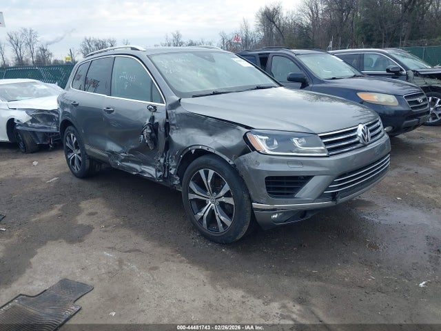 2017 VOLKSWAGEN TOUAREG WVGRF7BP2HD000879