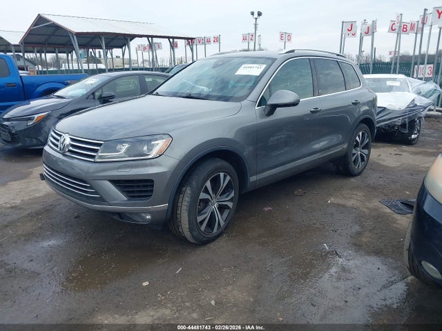 2017 VOLKSWAGEN TOUAREG WVGRF7BP2HD000879 Photo 1