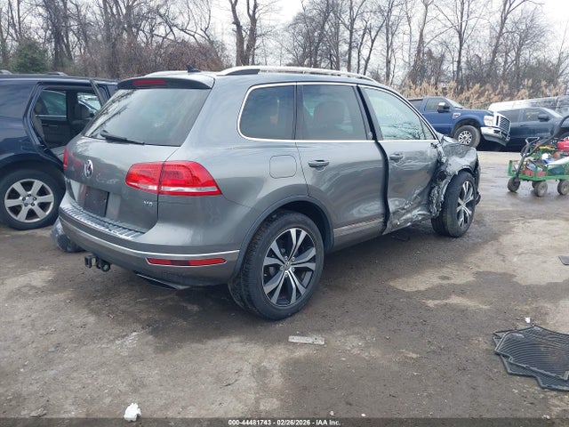 2017 VOLKSWAGEN TOUAREG WVGRF7BP2HD000879 Photo 3