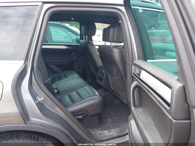 2017 VOLKSWAGEN TOUAREG WVGRF7BP2HD000879 Photo 7