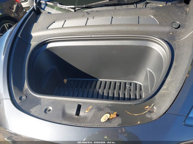 2025 Tesla Model Y Long Range Single Motor Rear-wheel Drive მანქანა იყიდება აუქციონზე, vin: 7SAYGDED6SF318987, აუქციონის ნომერი: 44481914