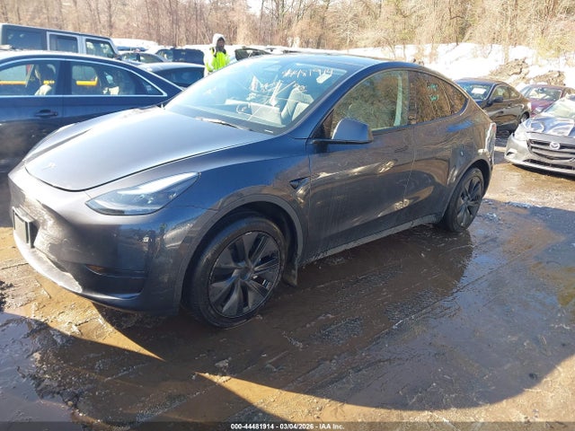 2025 Tesla Model Y Long Range Single Motor Rear-wheel Drive მანქანა იყიდება აუქციონზე, vin: 7SAYGDED6SF318987, აუქციონის ნომერი: 44481914