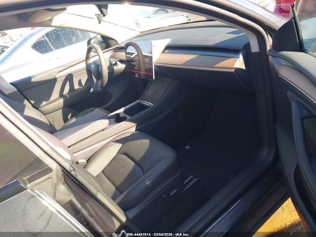 2025 Tesla Model Y Long Range Single Motor Rear-wheel Drive მანქანა იყიდება აუქციონზე, vin: 7SAYGDED6SF318987, აუქციონის ნომერი: 44481914