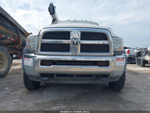 44482122 :رقم المزاد ، 3C7WRNBL6EG242351 vin ، 2014 Ram 5500 Chassis Tradesman/slt مزاد بيع