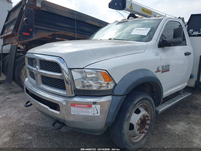 44482122 :رقم المزاد ، 3C7WRNBL6EG242351 vin ، 2014 Ram 5500 Chassis Tradesman/slt مزاد بيع