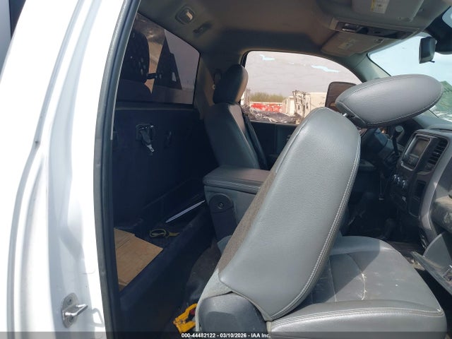 44482122 :رقم المزاد ، 3C7WRNBL6EG242351 vin ، 2014 Ram 5500 Chassis Tradesman/slt مزاد بيع
