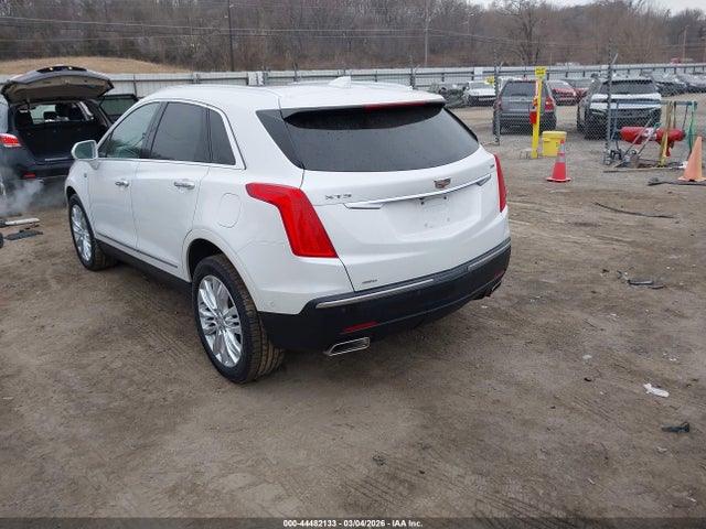 2019 CADILLAC XT5 1GYKNFRS9KZ152188 Photo 2