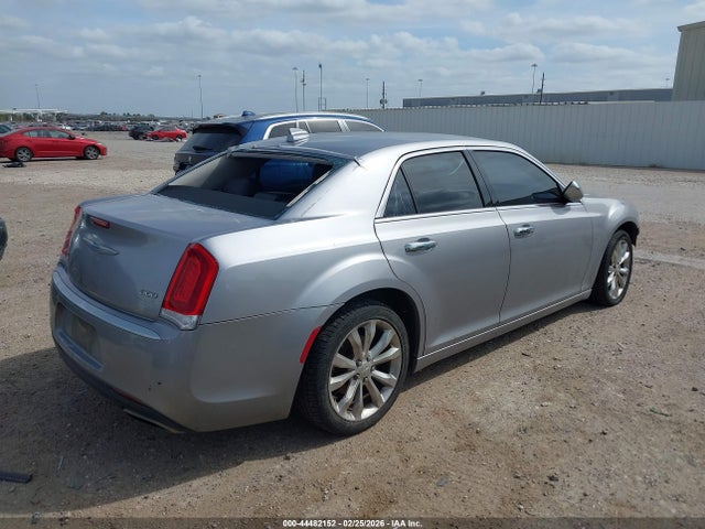 2018 CHRYSLER 300 2C3CCAKG0JH240915 Photo 3