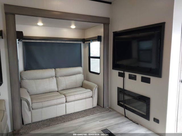 4X4FCRR31NS230056 Forest River Cedar Cree