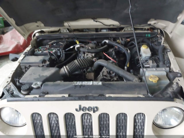 44482196 :رقم المزاد ، 1J4BA5H1XBL624822 vin ، 2011 Jeep Wrangler Unlimited Sahara مزاد بيع