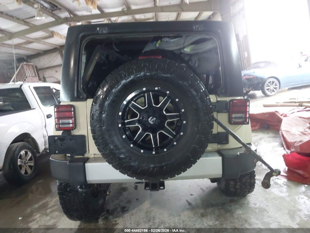 44482196 :رقم المزاد ، 1J4BA5H1XBL624822 vin ، 2011 Jeep Wrangler Unlimited Sahara مزاد بيع
