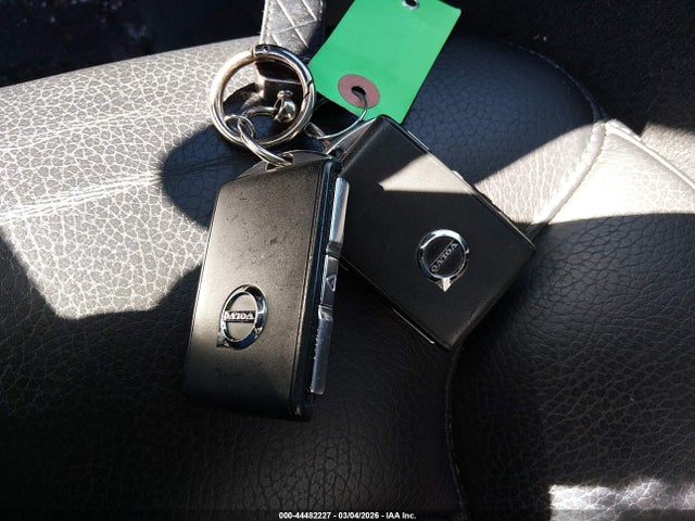 2018 VOLVO XC60 YV4A22RKXJ1046667 Photo 10