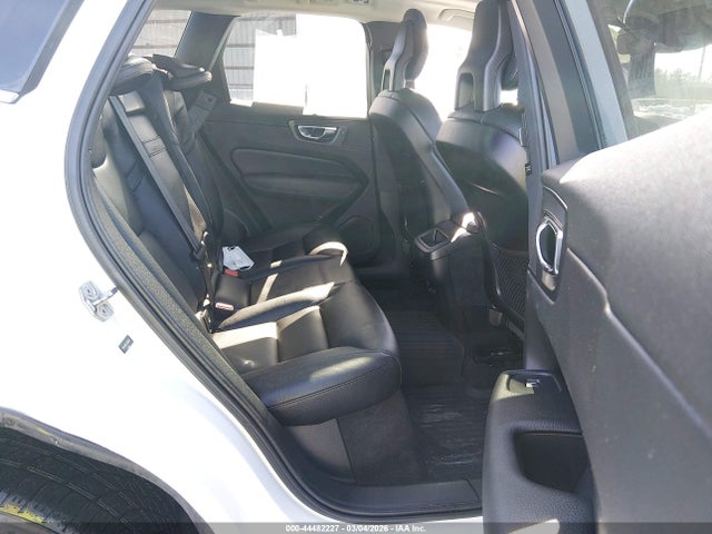 2018 VOLVO XC60 YV4A22RKXJ1046667 Photo 7