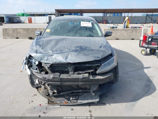 2011 Volkswagen Jetta 2.5l Se მანქანა იყიდება აუქციონზე, vin: 3VWDX7AJ4BM379322, აუქციონის ნომერი: 44482256