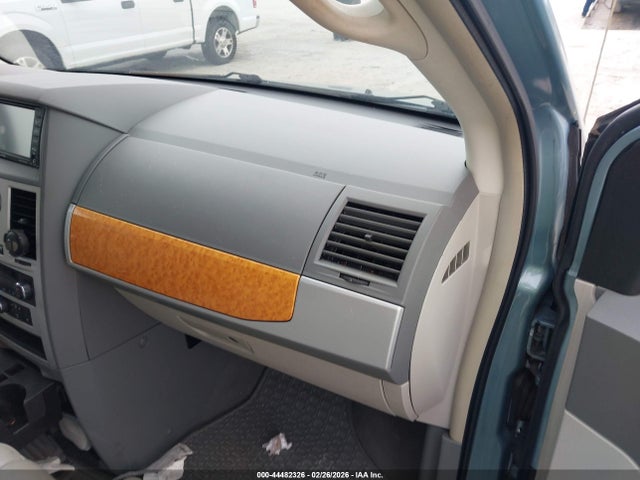 Aukcja sprzedaży 2008 Chrysler Town & Country Limited, vin: 2A8HR64X18R825820, numer aukcji: 44482326