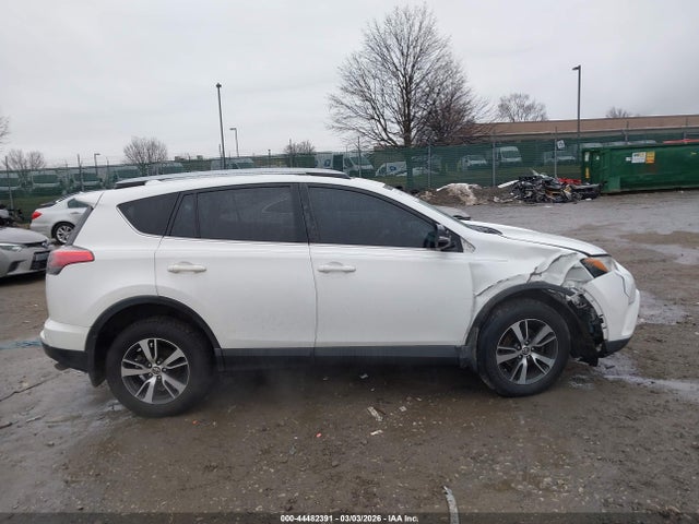 JTMRFREV3JJ747120 Toyota Rav4 Xle