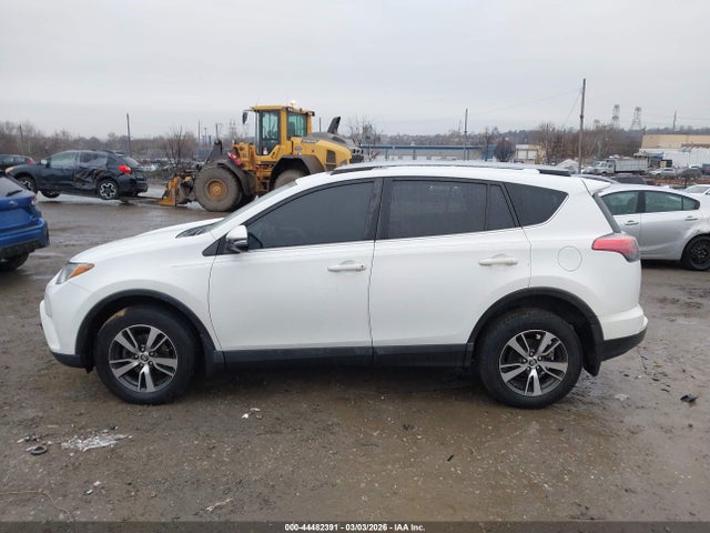 JTMRFREV3JJ747120 Toyota Rav4 Xle