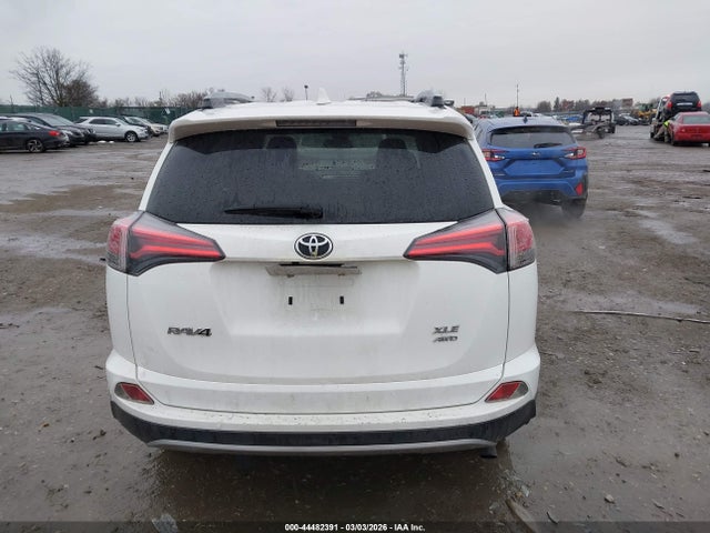 JTMRFREV3JJ747120 Toyota Rav4 Xle