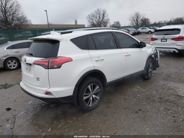 JTMRFREV3JJ747120 Toyota Rav4 Xle